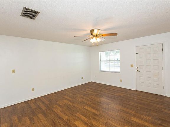 3rd image of 323 W Wellington Dr
