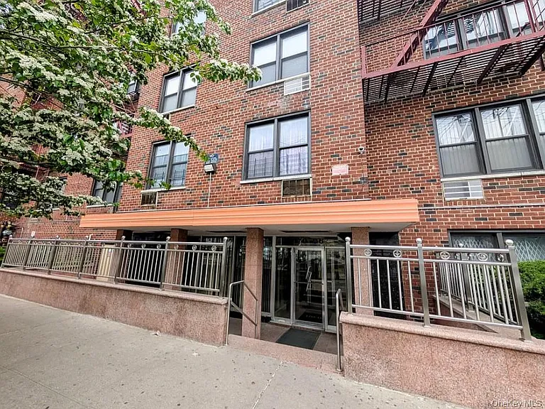 170-06 88th Ave #2D — Photo 1