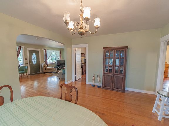 5th image of 818 W Kiernan Ave