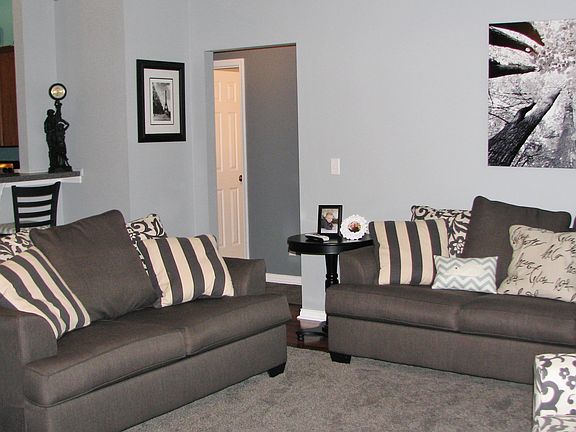 3rd image of 325 Camden Cir