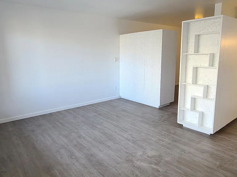 4750 University Way NE — Photo 4