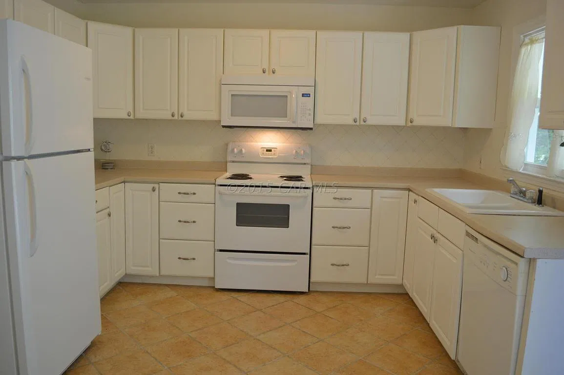 3 bed, 1.5 bath, 1485 sqft, $1,800 — Photo 2