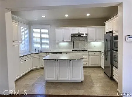 27 Donovan — Photo 6