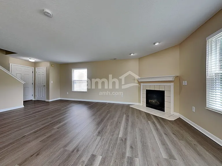 1023 Canterbury Ln — Photo 7