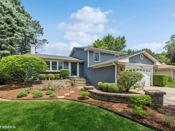 4135 Victoria Dr, Hoffman Estates, IL 60192