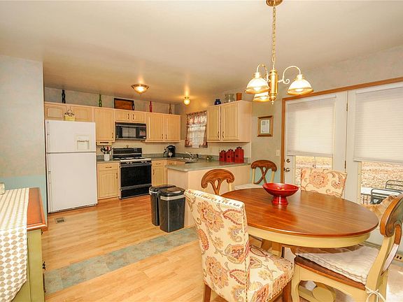 3rd image of 6948 Lake Park Cir