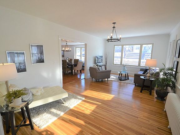 3rd image of 1583 Wellesley Ave