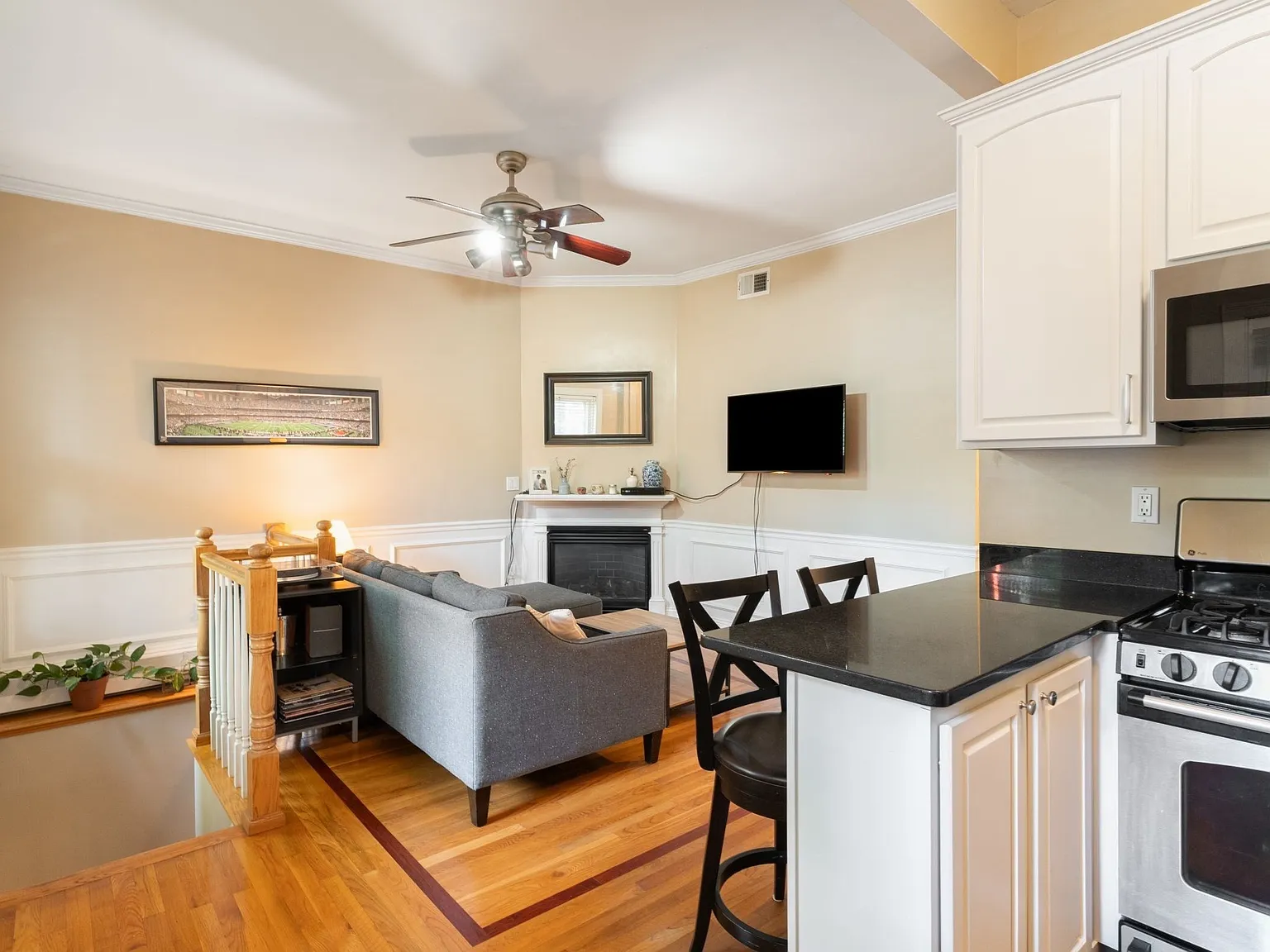 2 bed, 1.0 bath, 772 sqft, $3,000 — Photo 4