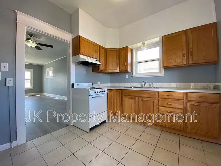 511 14th St N — Photo 3