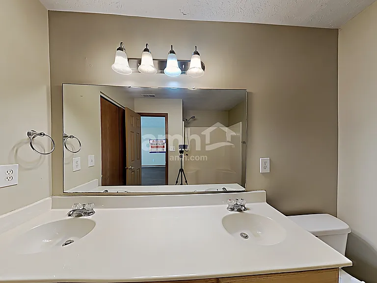 8255 Captain Dr — Photo 14