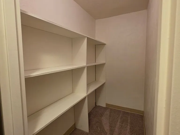 702 Emery — Photo 12