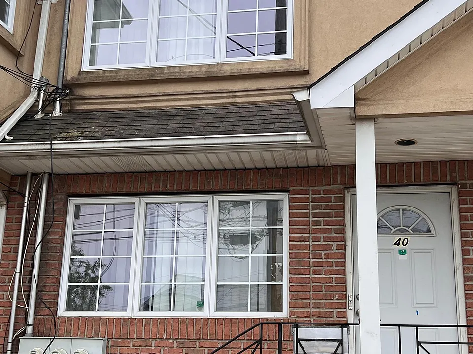 40 Garibaldi Ave #1