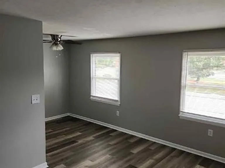 4900-4903 Saddlebrook Ln — Photo 28