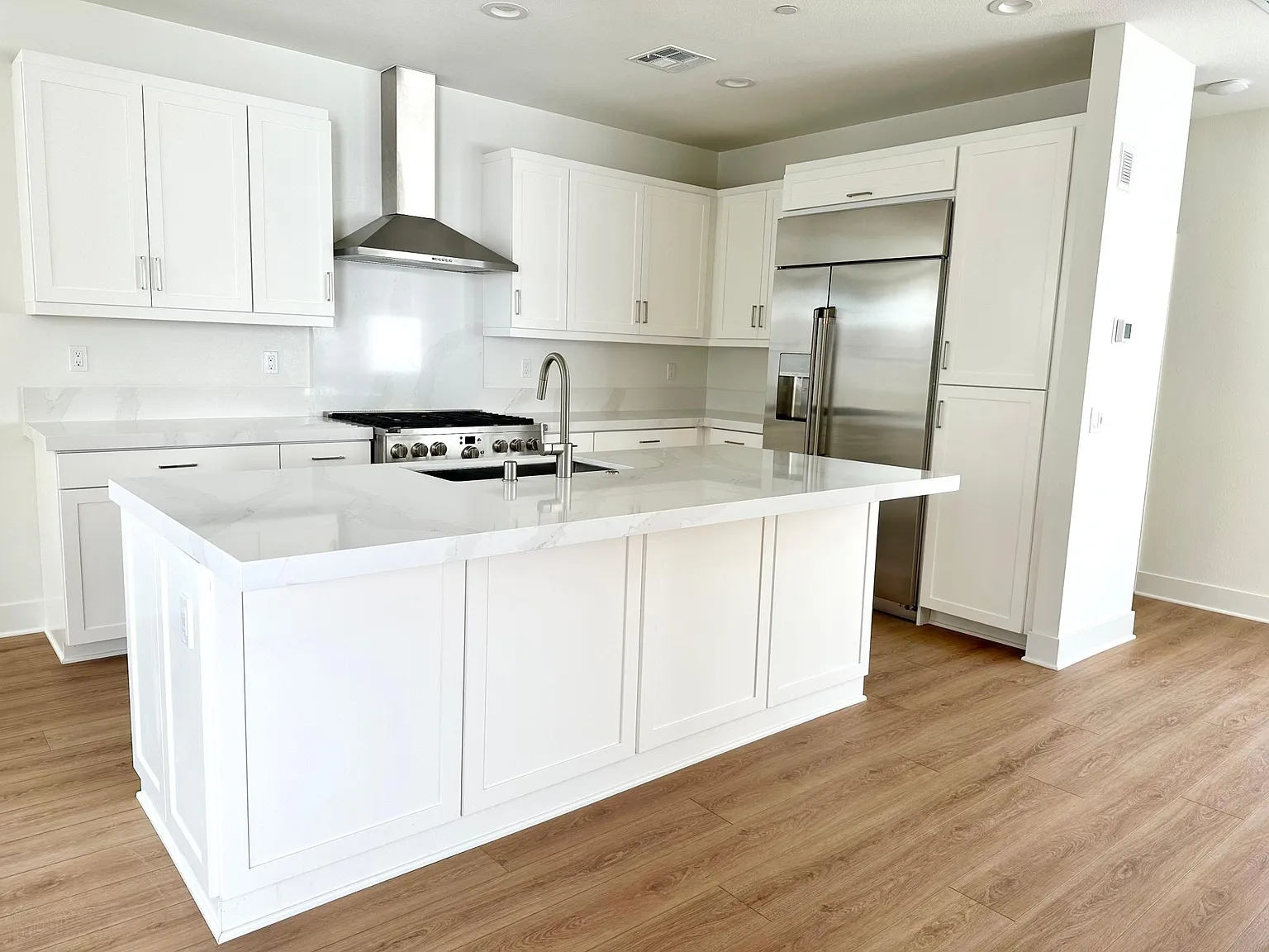 3 bed, 3.5 bath, 1816 sqft, $5,500 — Photo 2