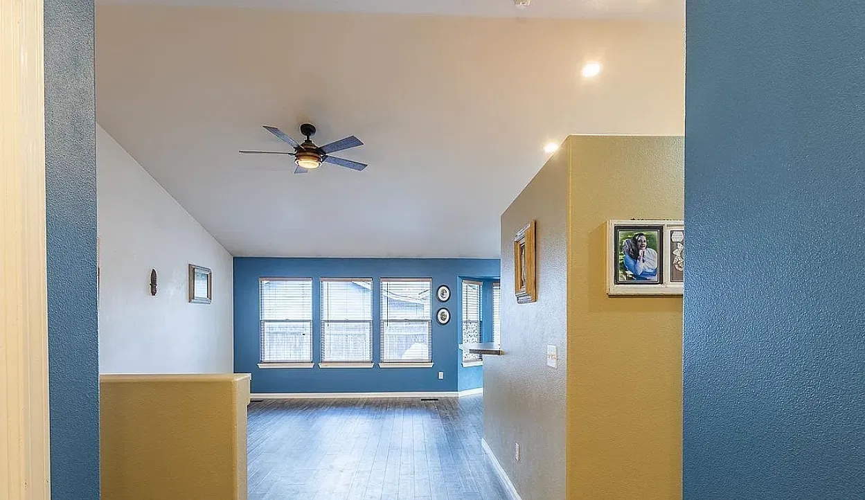 3 bed, 1282 sqft, $2,215 — Photo 3