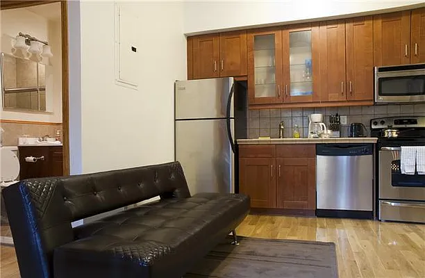 Rented by Sir Realty | media 105