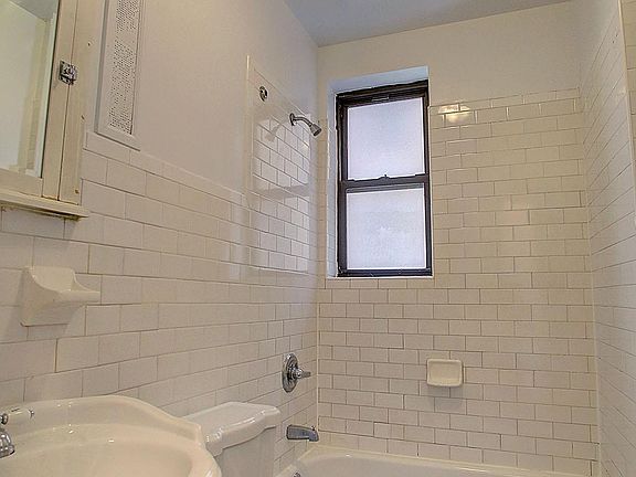 5th image of 511 W 169th St APT 31