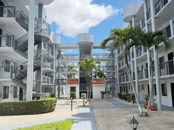 5290 W 21st Ct APT 301, Hialeah, FL 33016