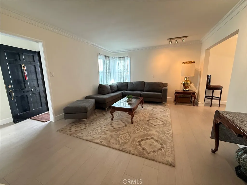 2 bed, 1249 sqft, $3,900 — Photo 2