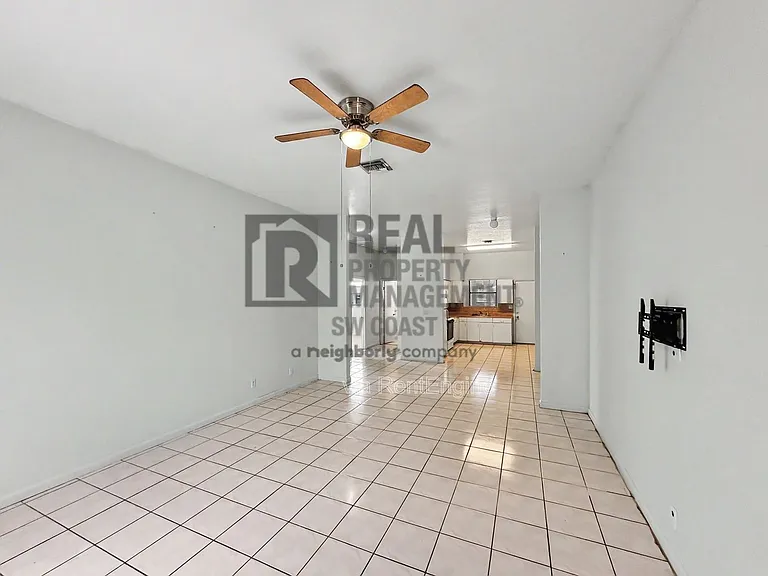 1043 Abrams Blvd — Photo 2