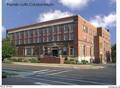 1st image of 3200 Franklin Ave #108