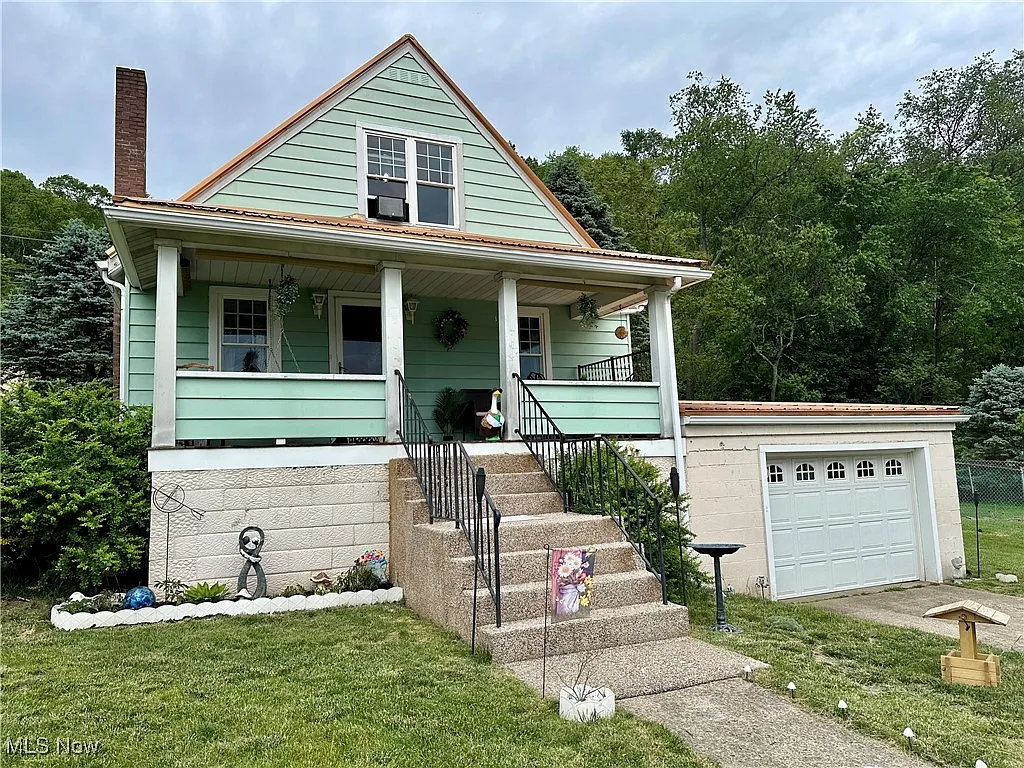 1002 3rd Ave photo 1