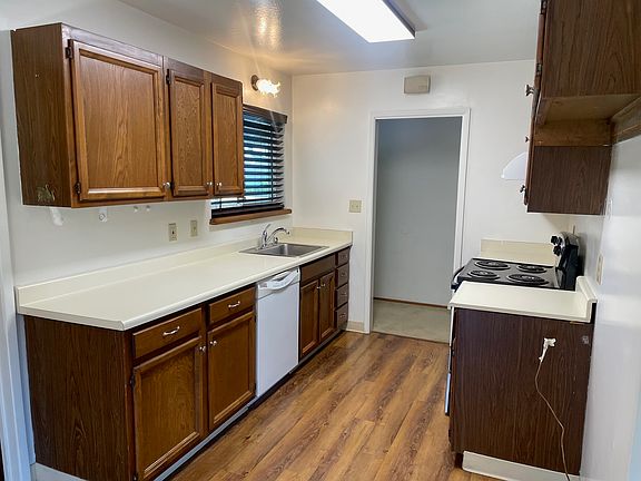 3rd image of 981 Argenta Dr