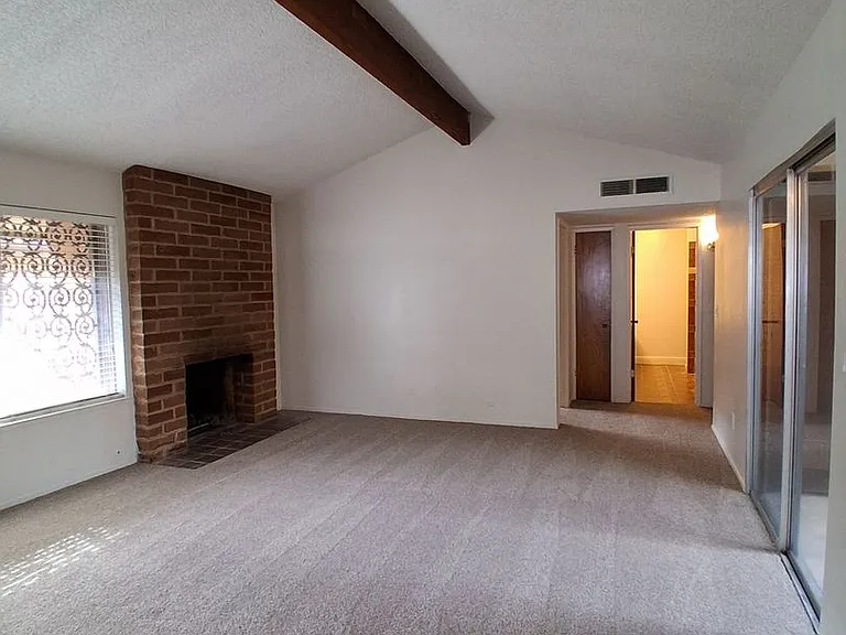 1493 W Fairmont — Photo 5