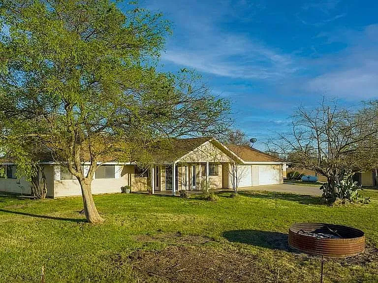 2442 N McIntire Rd — Photo 1