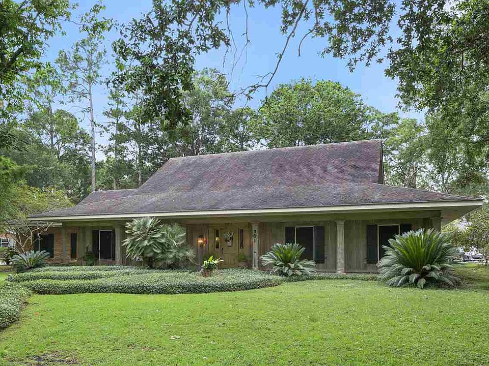 1st image of 301 Oak Alley Dr