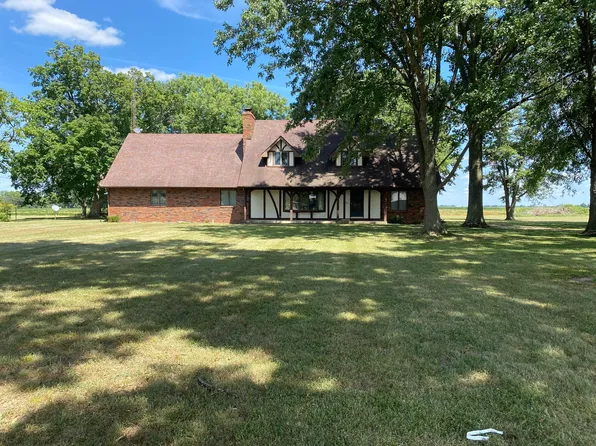 1924 Zion Hill Rd, Centralia, IL 62801