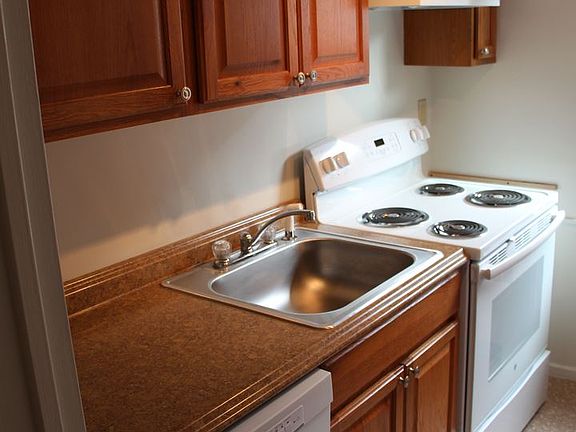 3rd image of 106 E Manning St APT 1B