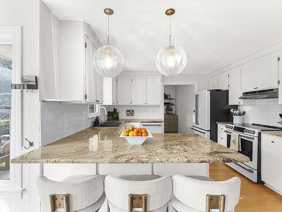 3rd image of 276 Copahee Rd