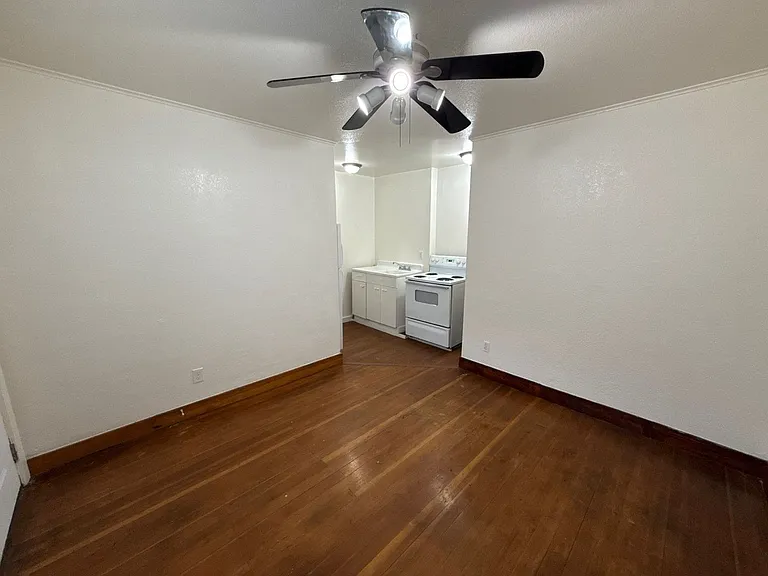 633 Thompson Ave NE — Photo 5