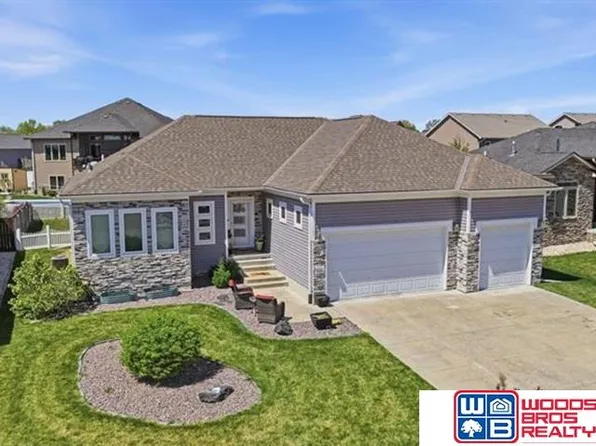 1121 N 97th St, Lincoln, NE 68505