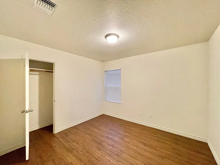 901 Lasso Dr — Photo 24