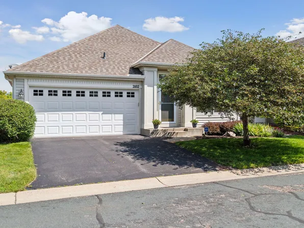 2102 Clover Ct, Chanhassen, MN 55317