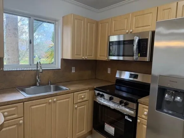 2199 NW 77th Way APT 104, Hollywood, FL 33024