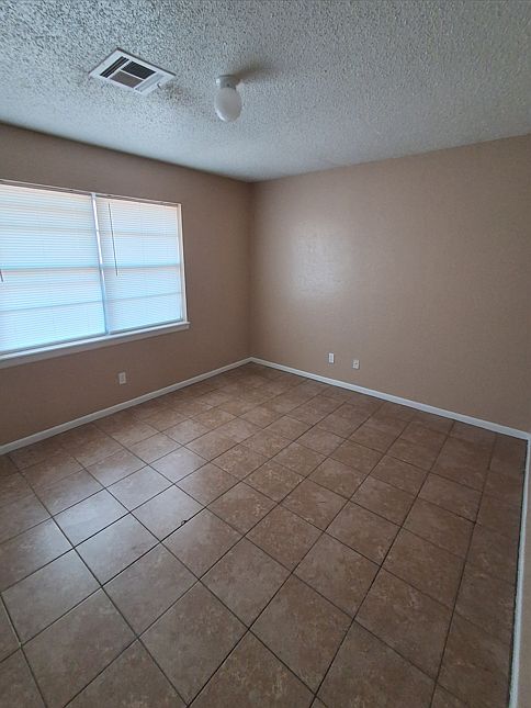 1st image of 1402 Becky Ct