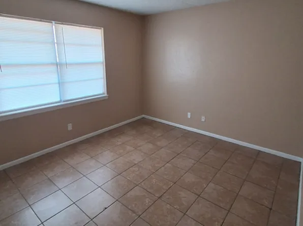 1402 Becky Ct, Elk City, OK 73644