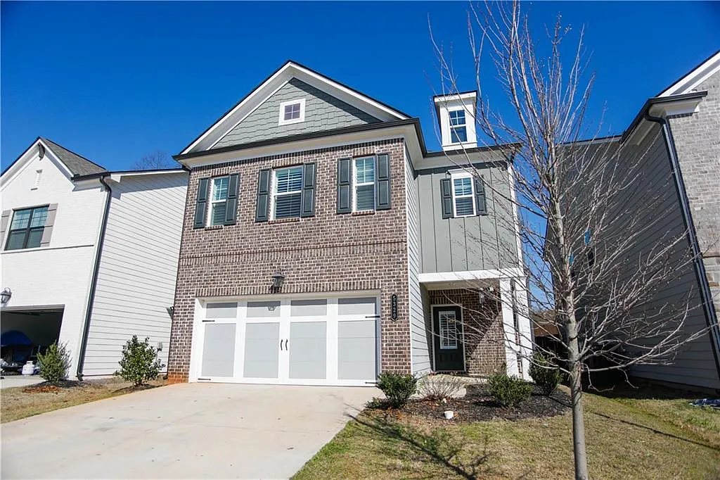 4 bed, 3.0 bath, 2731 sqft, $2,300 — Photo 2