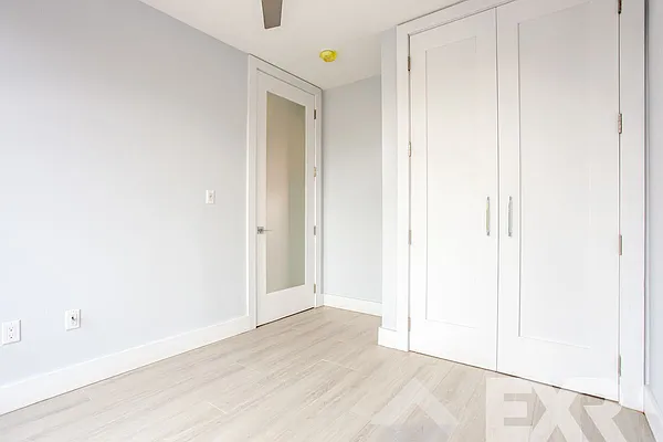 Rented by EXR | media 9