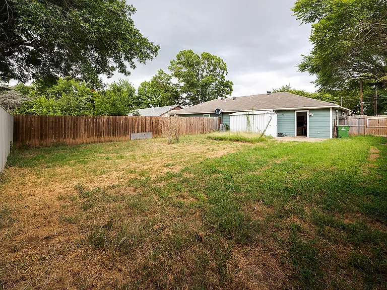 613 N Cherry St #A — Photo 2