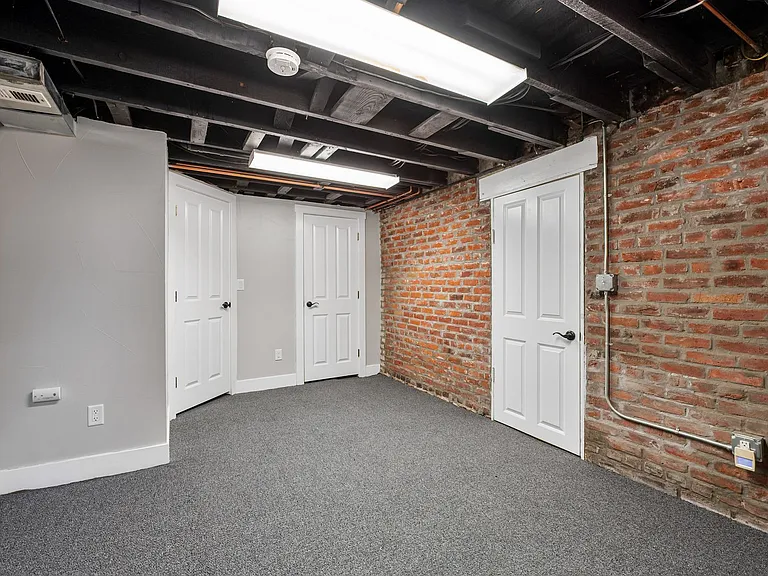 569 S Pearl St — Photo 16