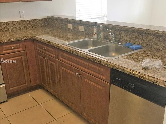 4th image of 11002 NW 83rd St APT 225