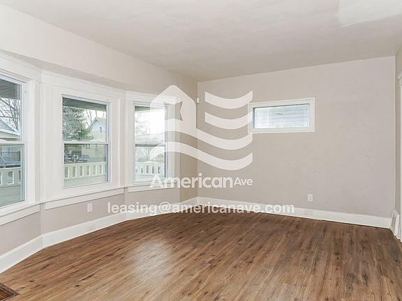 438299_003_wm_-_living_room_13585027.jpg