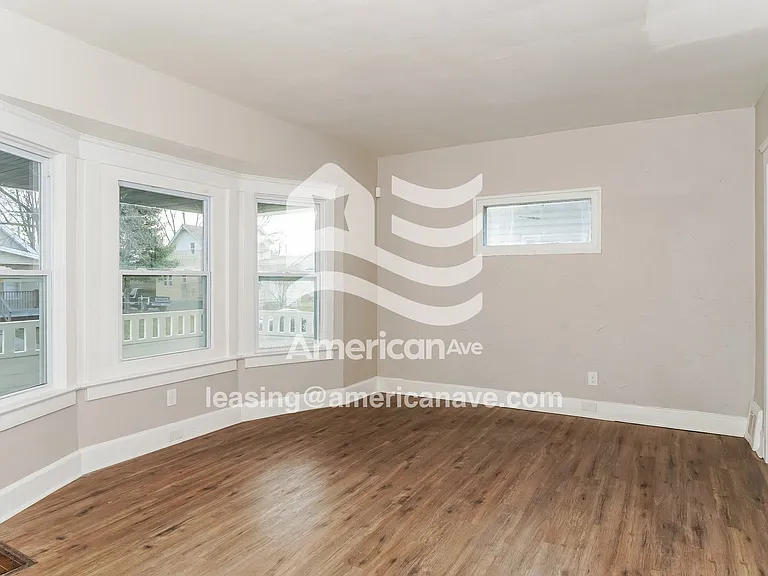 438299_003_wm_-_living_room_13585027.jpg