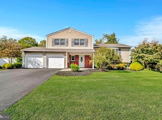16 Barbara St, Kendall Park, NJ 08824