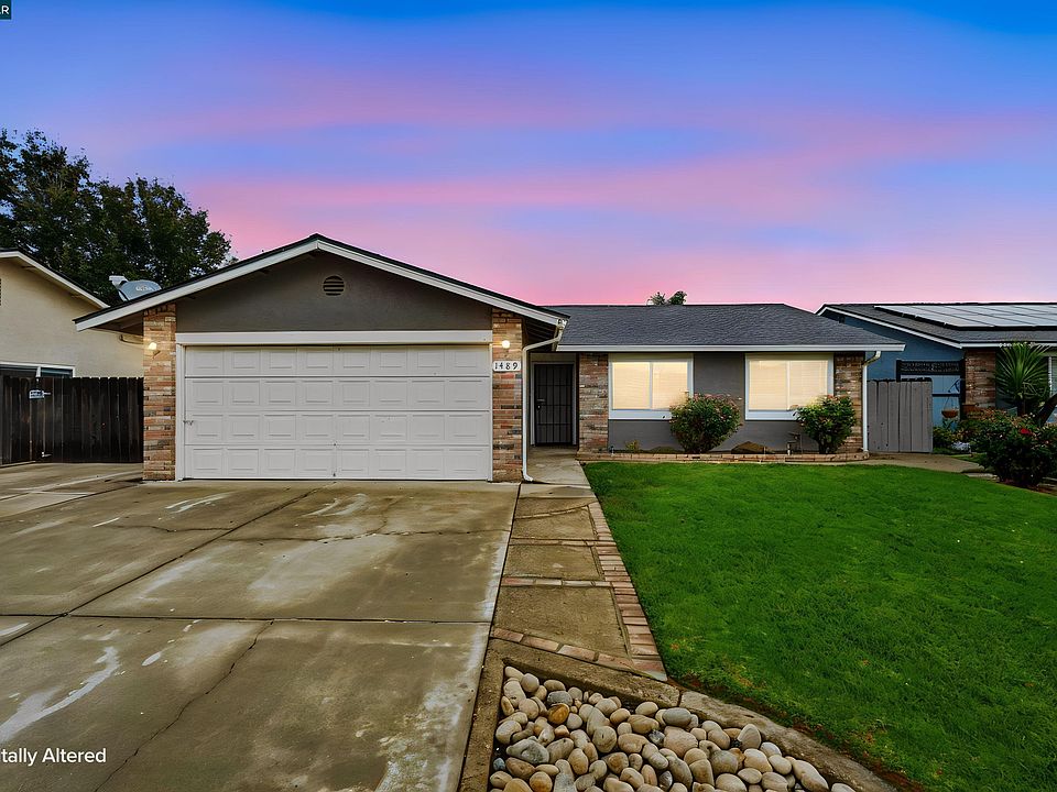 1st image of 1489 De Boer Dr