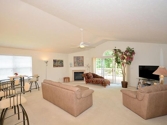 3rd image of 1577 Silver Oak Cir